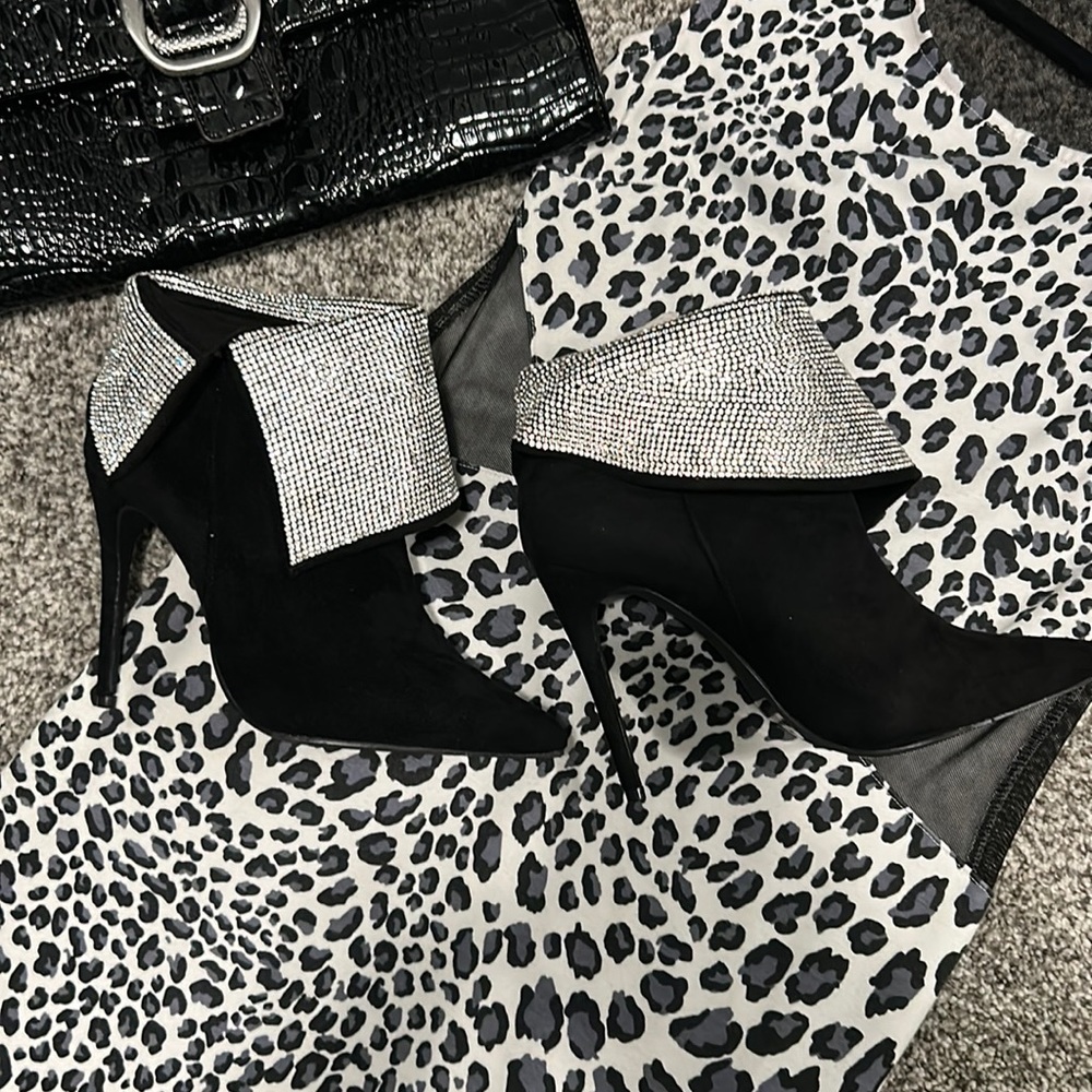Fashion Nova - beautiful sparkling black and diamond booties